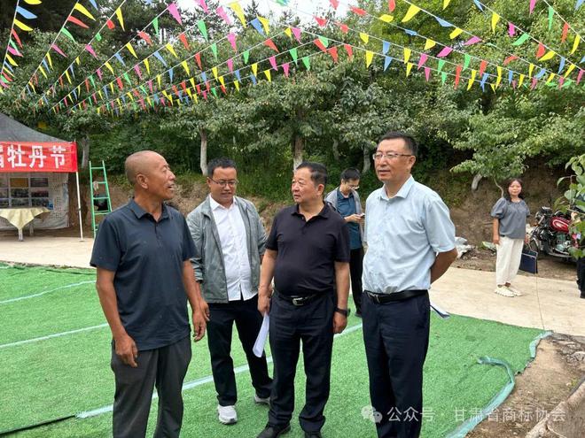 甘肅省商標(biāo)協(xié)會會長羅永平一行九游體育赴臨夏州開展調(diào)研走訪工作(圖1)