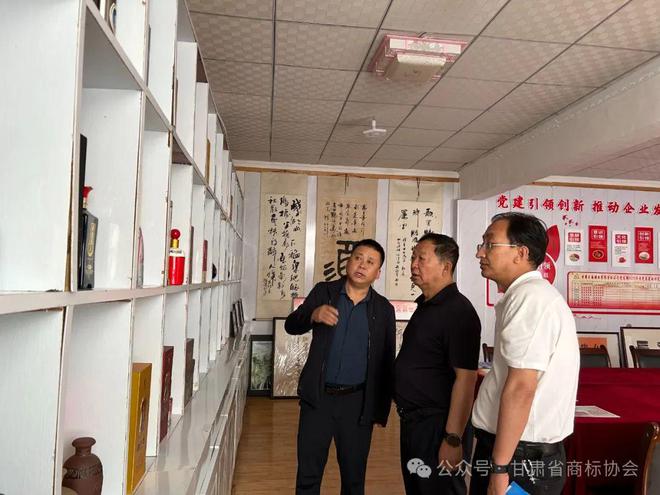 甘肅省商標(biāo)協(xié)會會長羅永平一行九游體育赴臨夏州開展調(diào)研走訪工作(圖5)