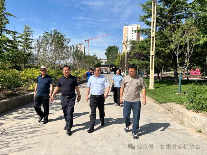 甘肅省商標(biāo)協(xié)會會長羅永平一行九游體育赴臨夏州開展調(diào)研走訪工作(圖9)