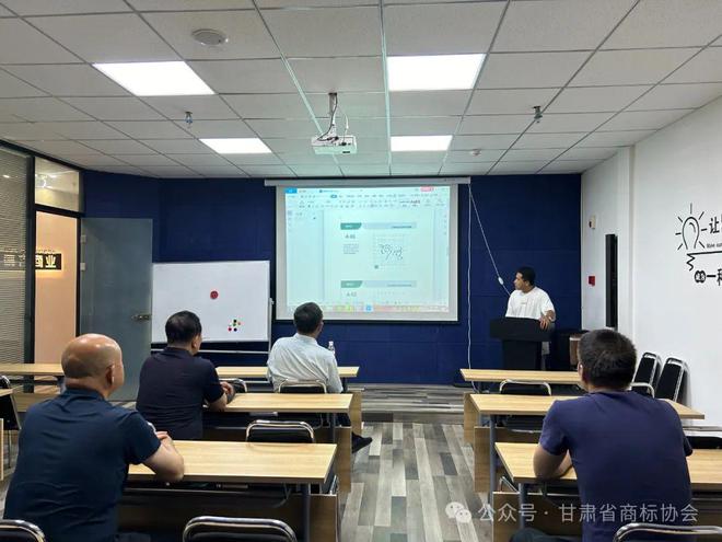 甘肅省商標(biāo)協(xié)會會長羅永平一行九游體育赴臨夏州開展調(diào)研走訪工作(圖11)