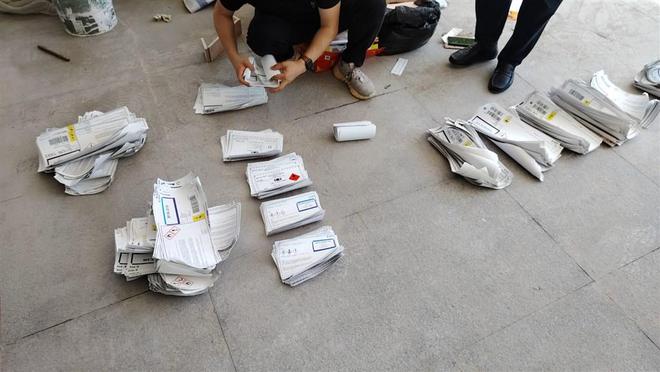 6折售賣品牌化學(xué)助劑？奉賢警方偵破一起假冒注冊(cè)商標(biāo)案涉案金額九游體育900萬(wàn)元(圖3)